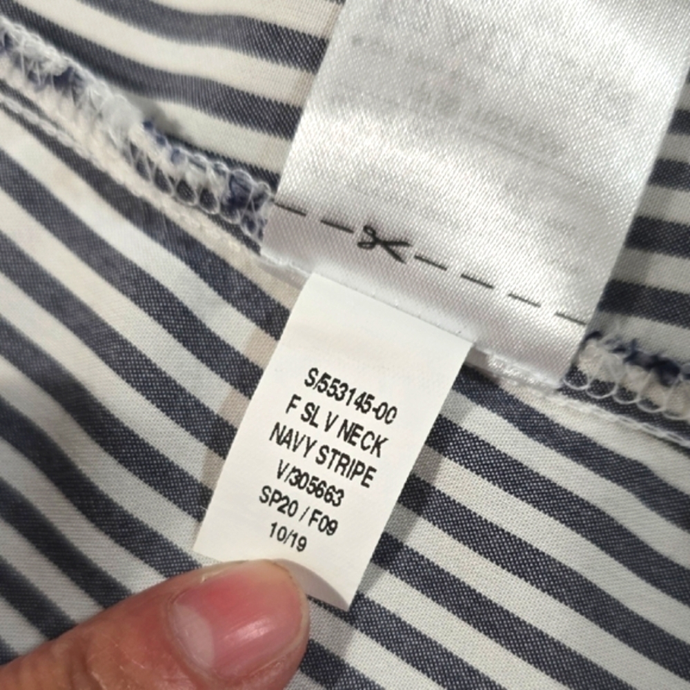 Old Navy Striped Blue and White Sleeveless Tank Top - Picture 10 of 10